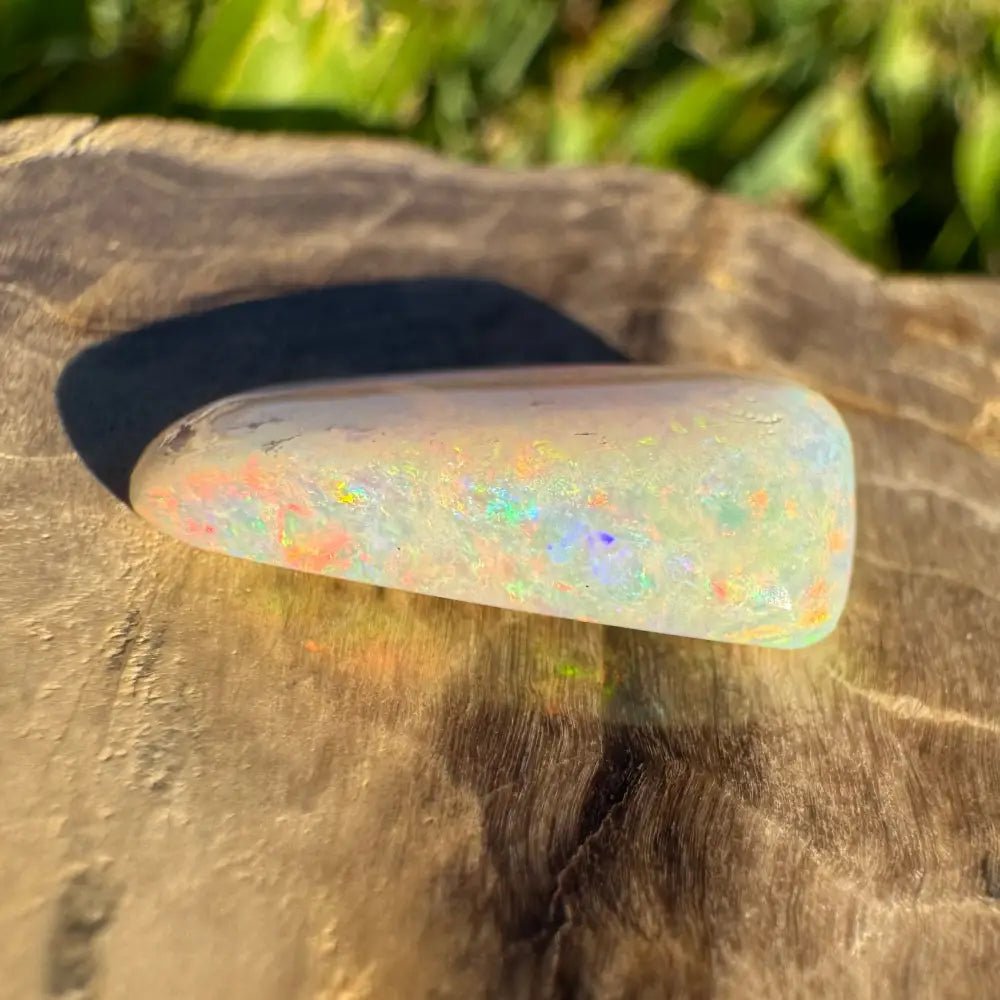 Hand - Cut Solid Lightning Ridge Opal 2.5carat