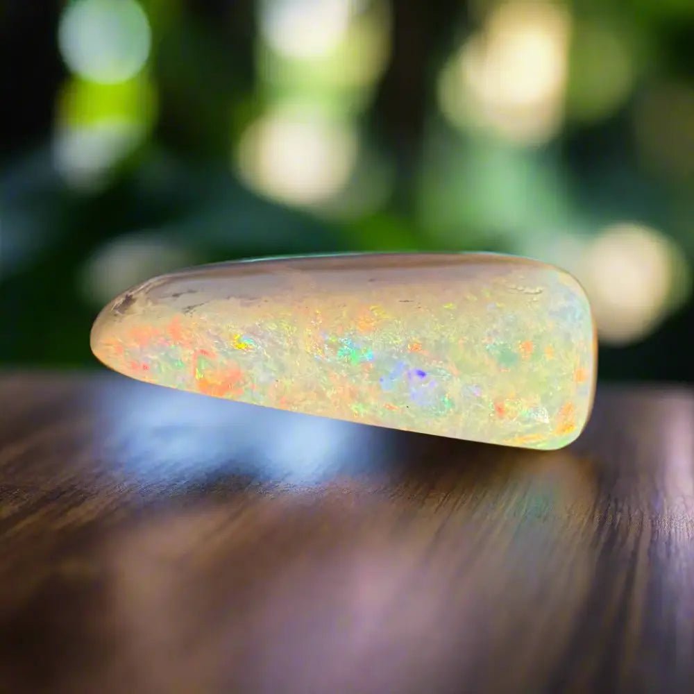 Hand - Cut Solid Lightning Ridge Opal 2.5carat