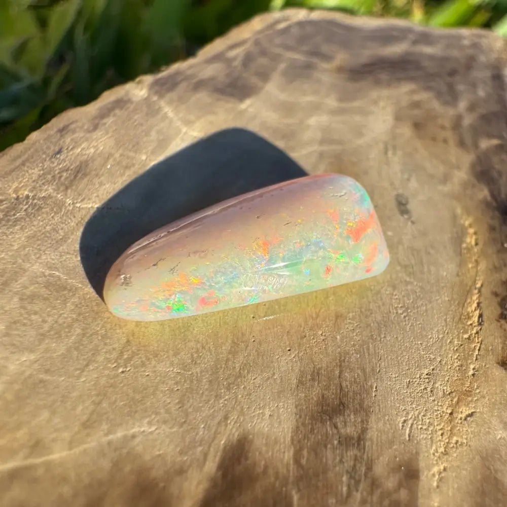 Hand - Cut Solid Lightning Ridge Opal 2.5carat