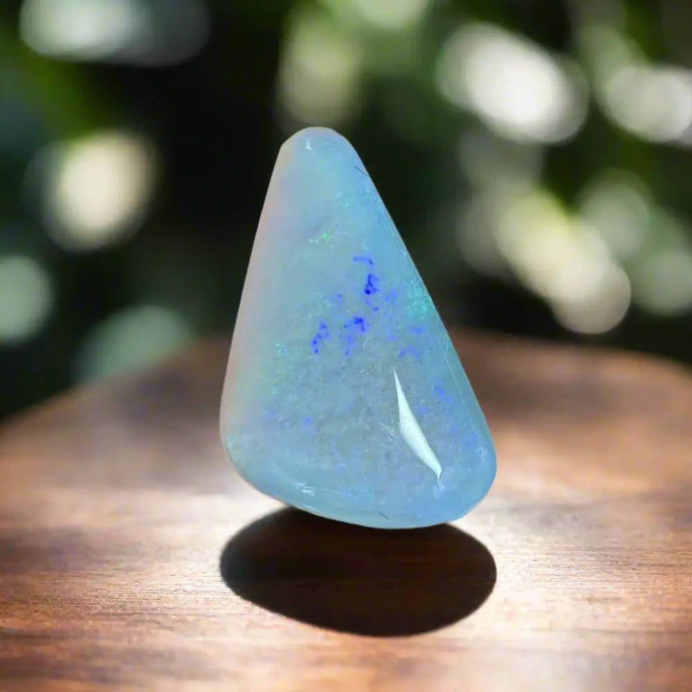 Hand - Cut Solid Lightning Ridge Opal 4.1carat