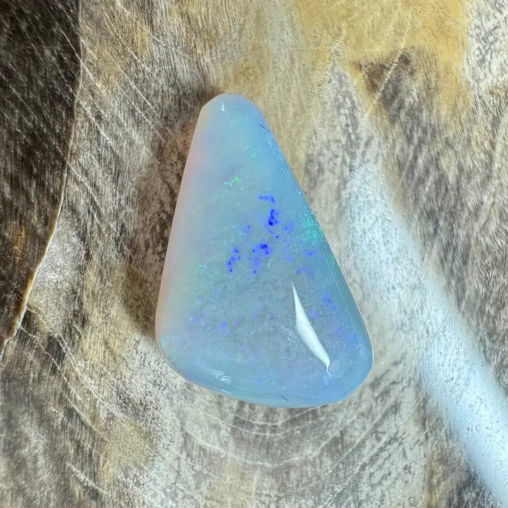 Hand - Cut Solid Lightning Ridge Opal 4.1carat