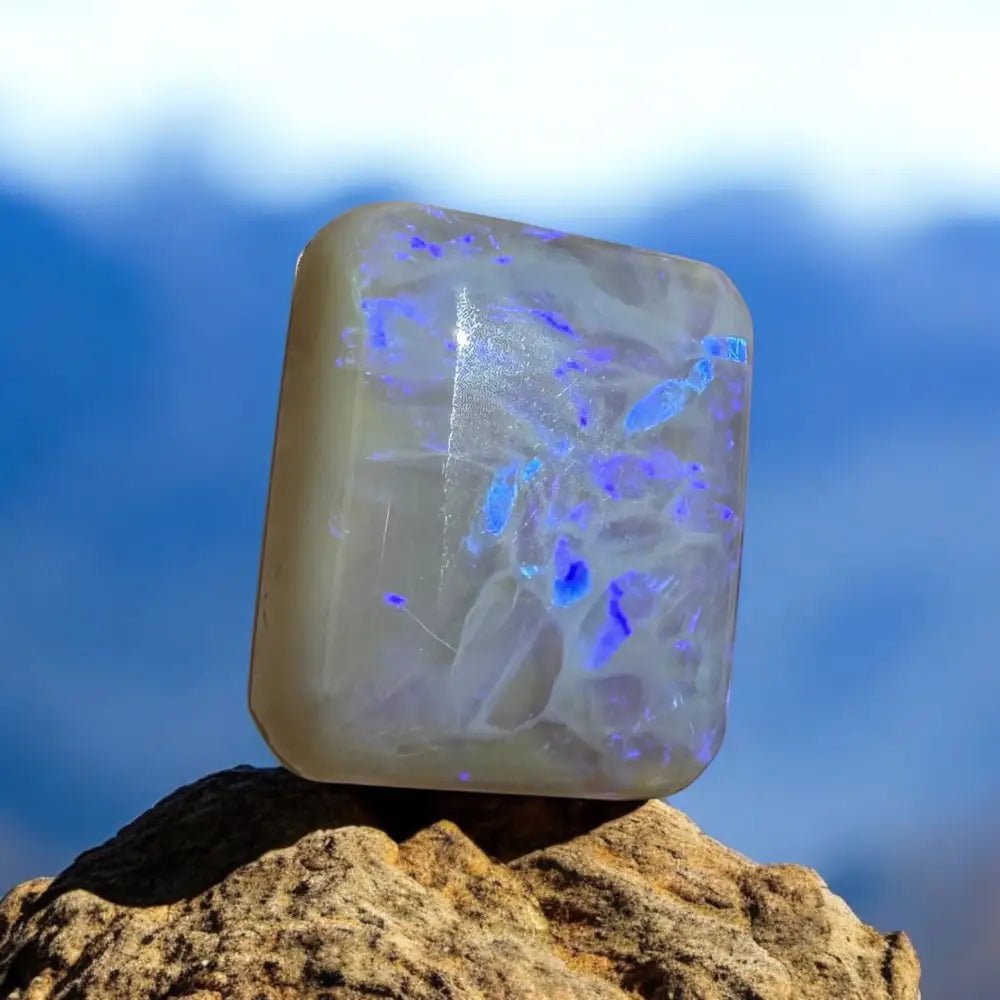 Hand - Cut Solid Lightning Ridge Opal 8.3carat