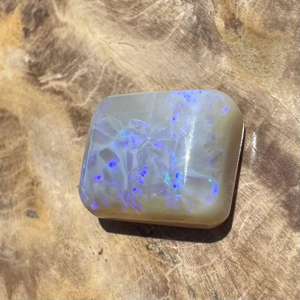 Hand - Cut Solid Lightning Ridge Opal 8.3carat