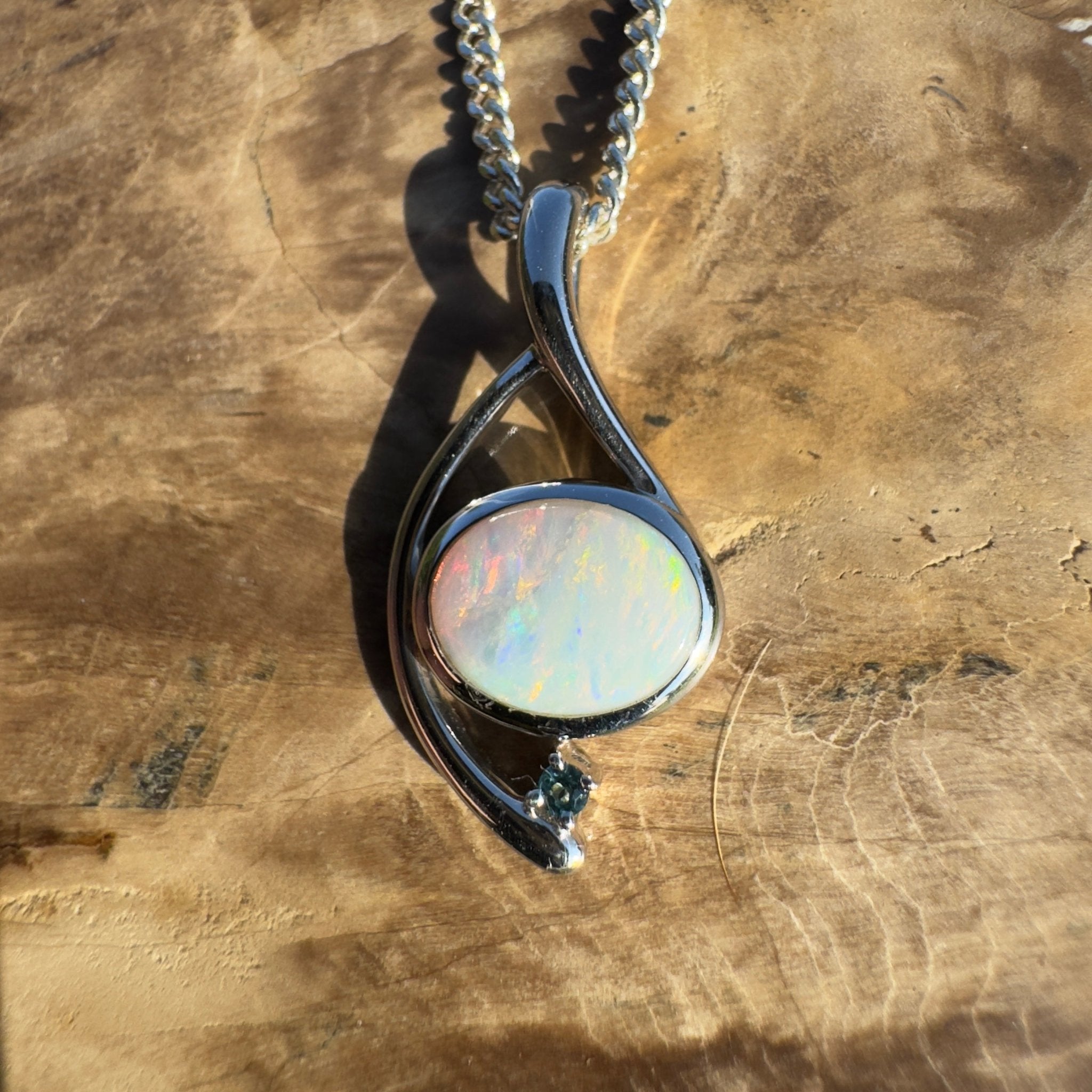 Larapinta Glowpath – 0.85ct Coober Pedy Opal Pendant