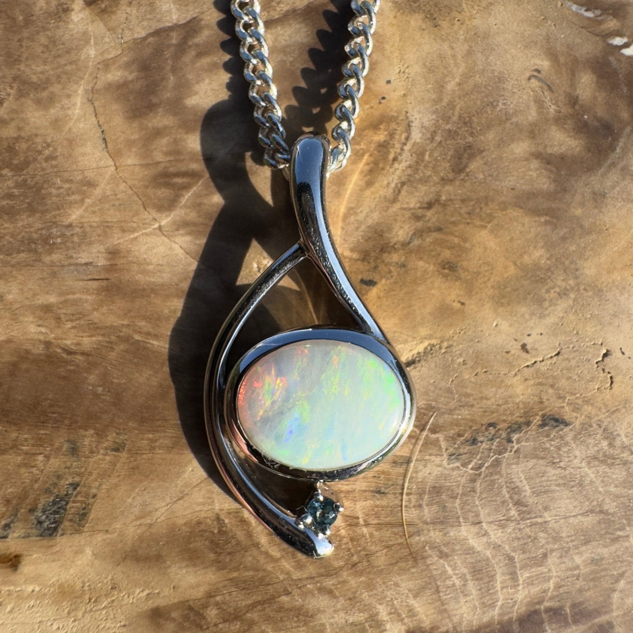 Larapinta Glowpath – 0.85ct Coober Pedy Opal Pendant