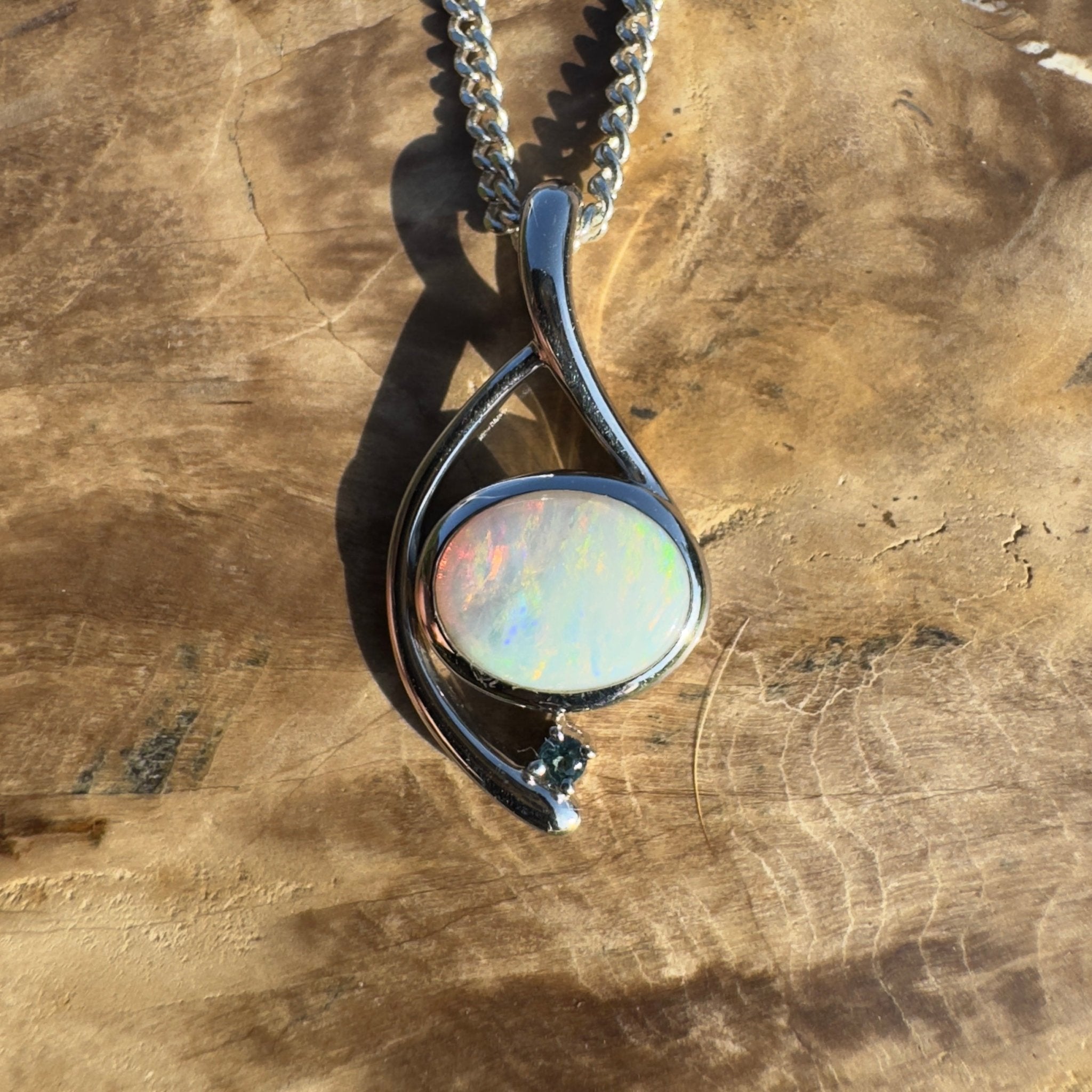 Larapinta Glowpath – 0.85ct Coober Pedy Opal Pendant