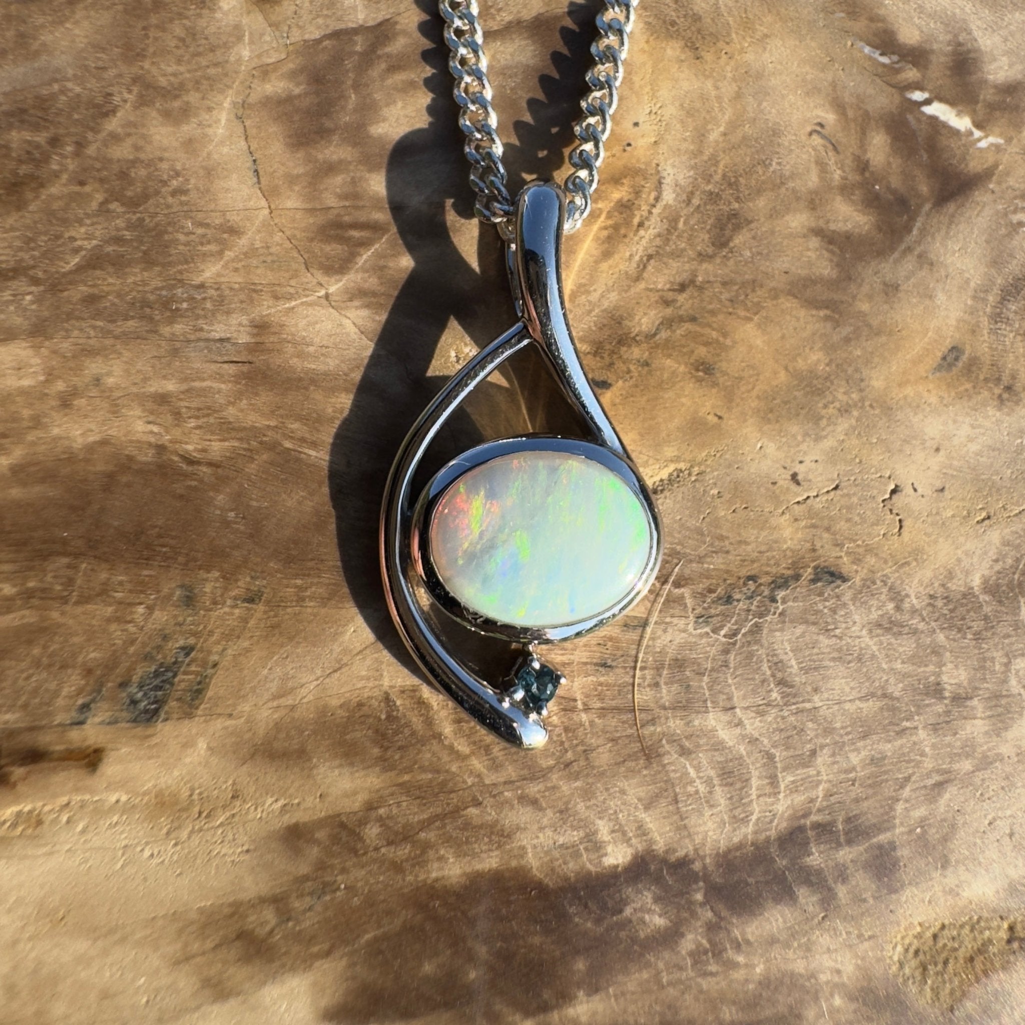 Larapinta Glowpath – 0.85ct Coober Pedy Opal Pendant