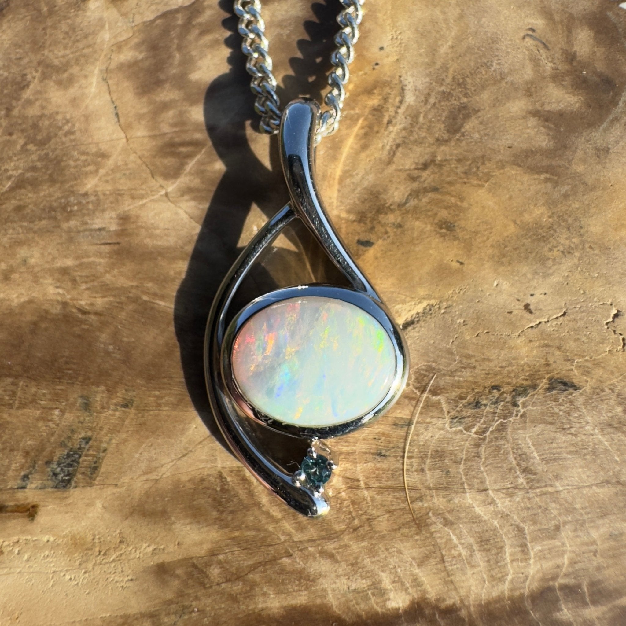 Larapinta Glowpath – 0.85ct Coober Pedy Opal Pendant