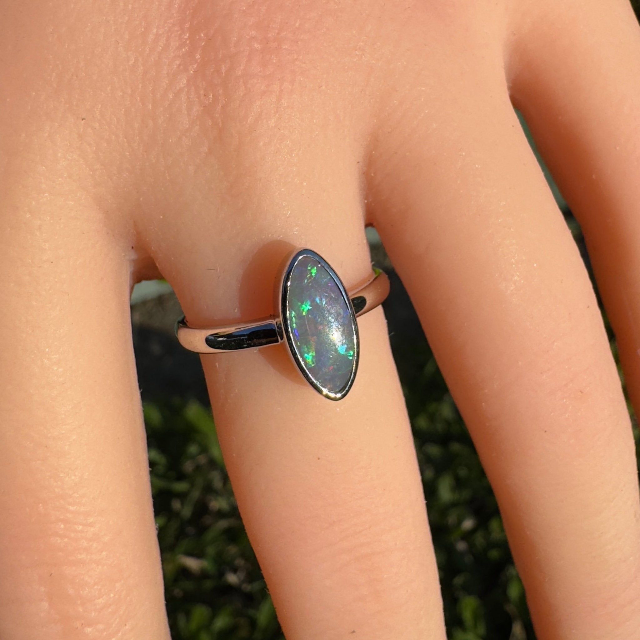 Lightning Loop ~ 0.96ct Solid Lightning Ridge Opal 925 Sterling Silver Ring