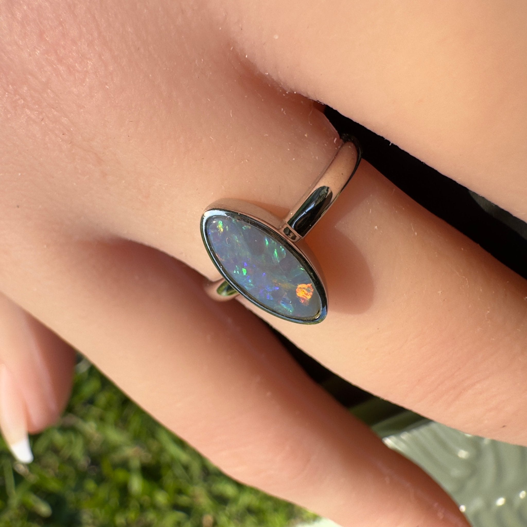 Lightning Loop ~ 0.96ct Solid Lightning Ridge Opal 925 Sterling Silver Ring