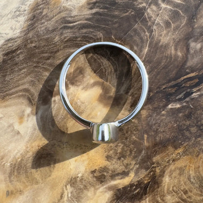 Silver ring with a round Lightning Ridge Opal stone in handcrafted sterling silver design