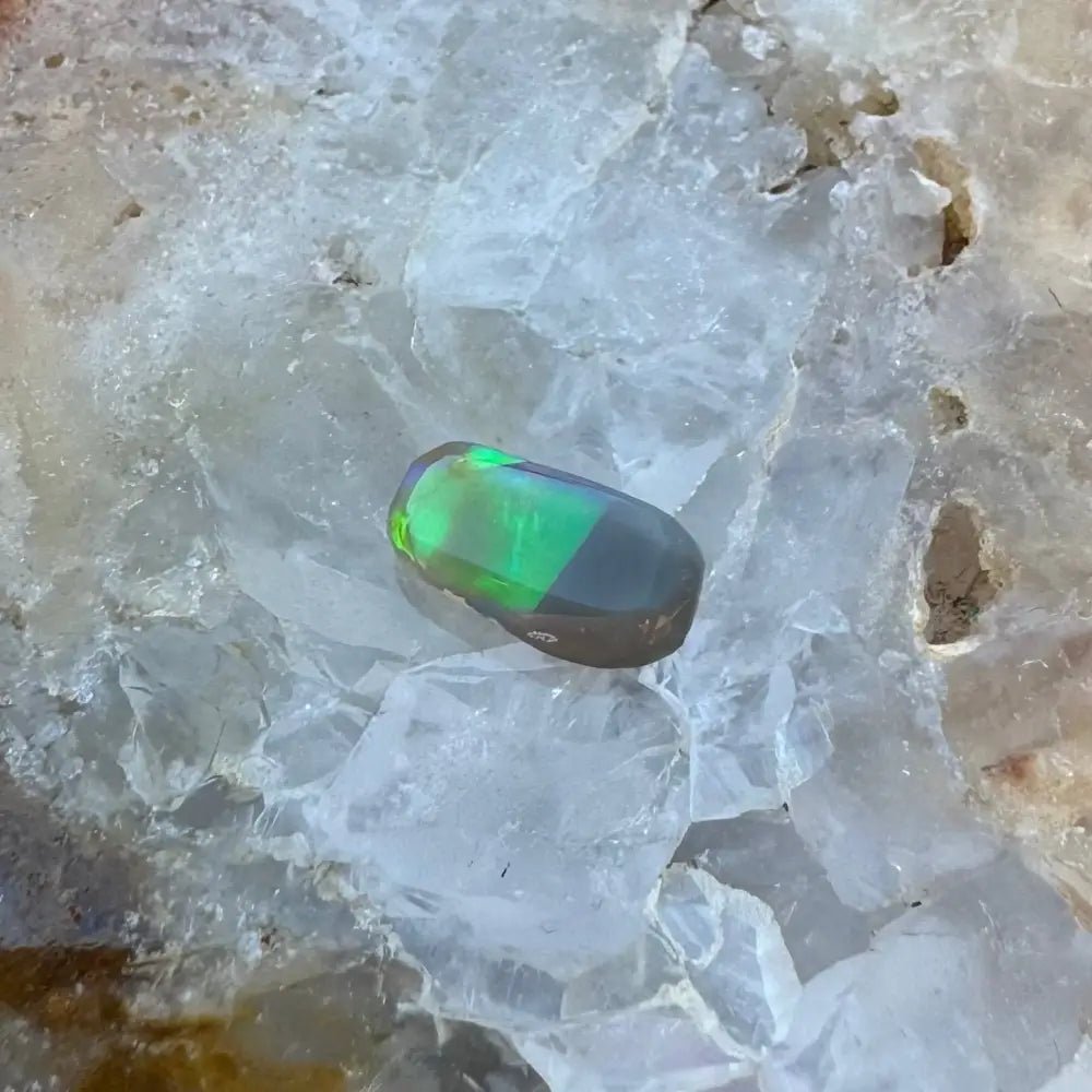 Lightning Ridge Opal 0.6carat Solid Hand - Cut