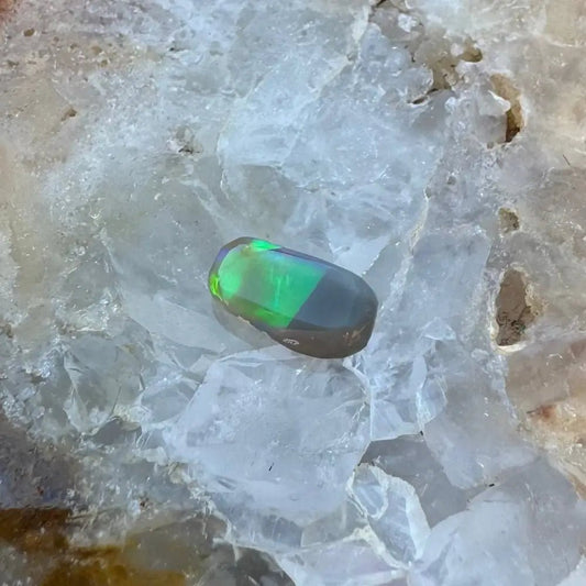 Lightning Ridge Opal 0.6carat Solid Hand - Cut