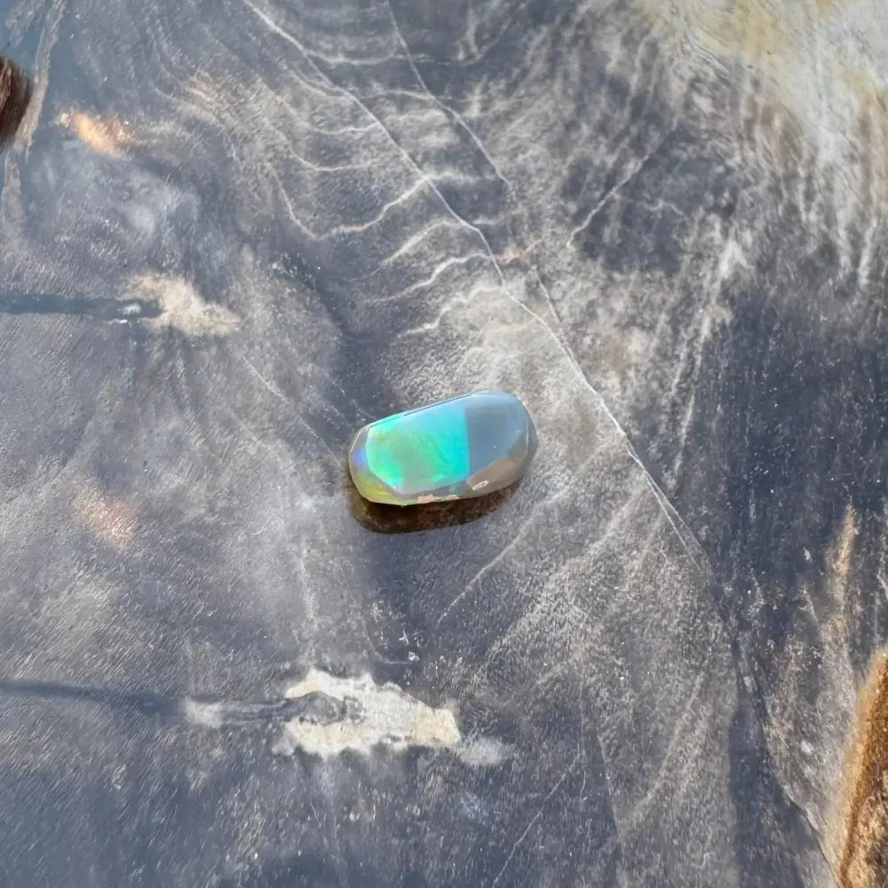 Lightning Ridge Opal 0.6carat Solid Hand - Cut