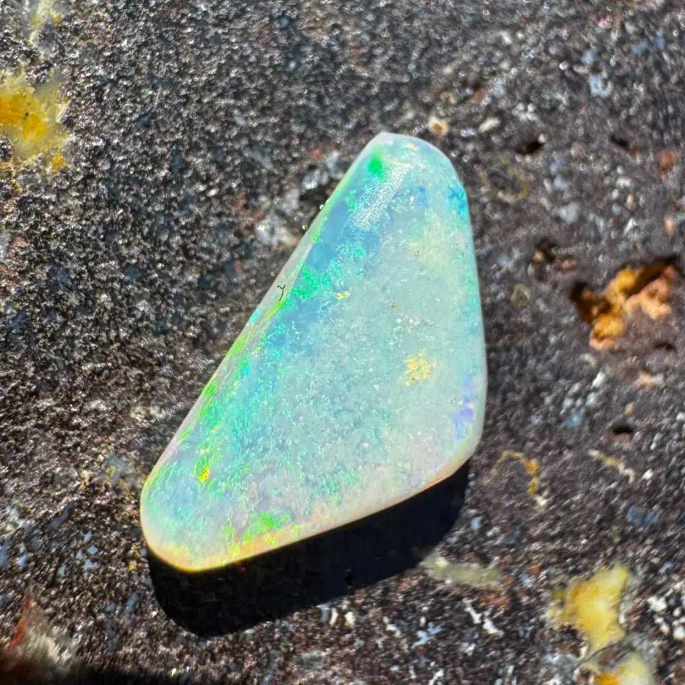 Lightning Ridge Opal 1.0carat Solid Hand - Cut