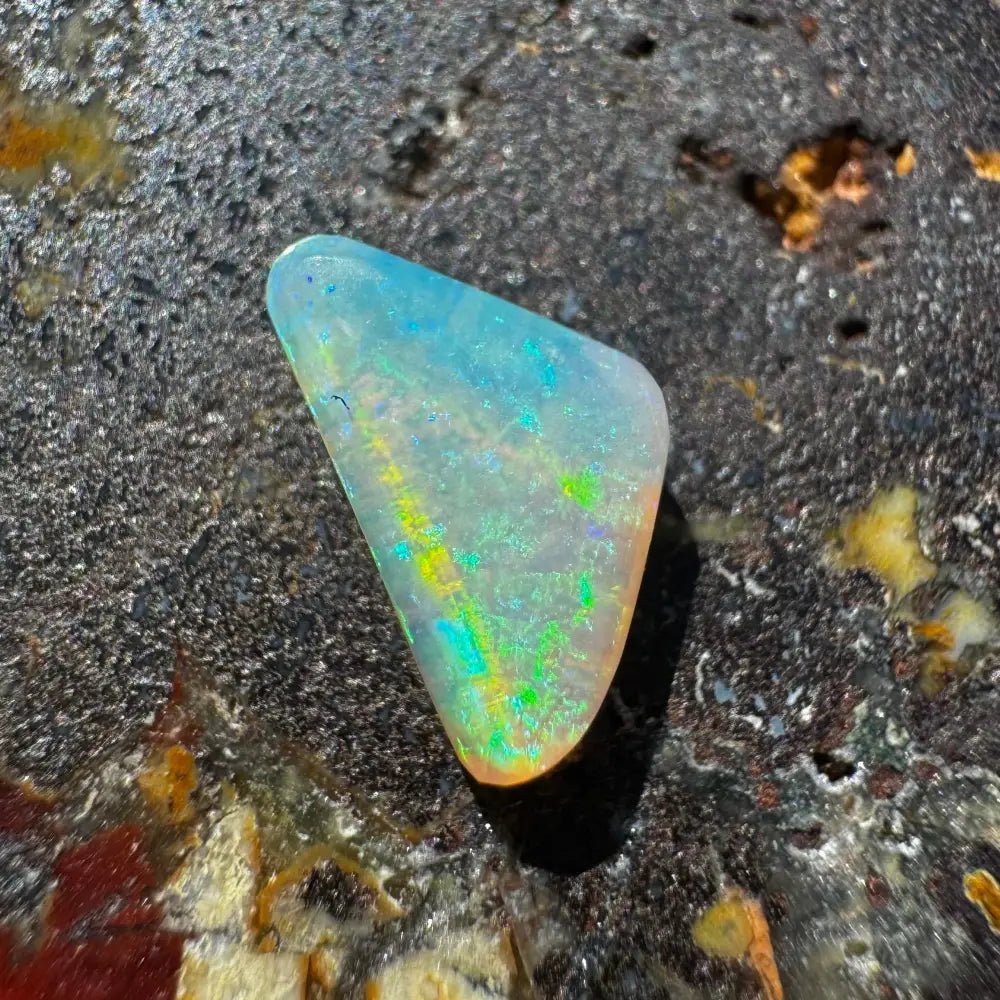 Lightning Ridge Opal 1.0carat Solid Hand - Cut
