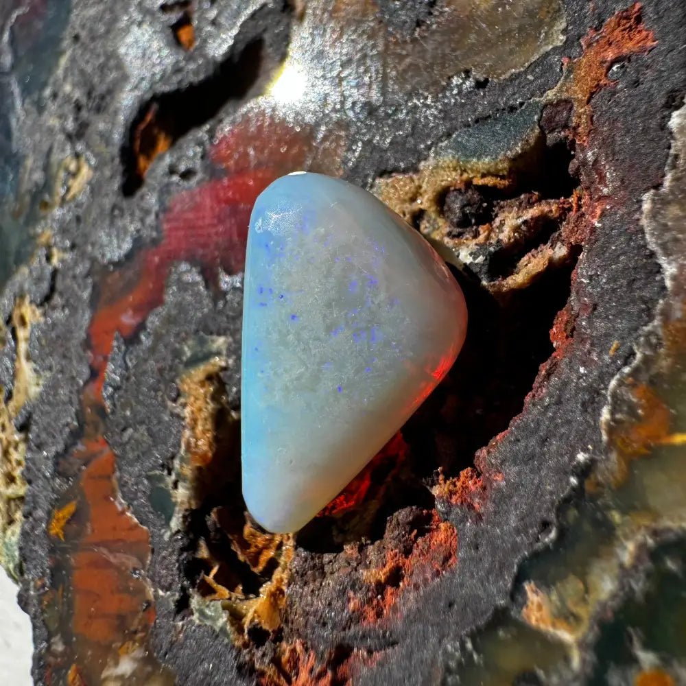 Lightning Ridge Opal 2.1carat Solid Hand - Cut