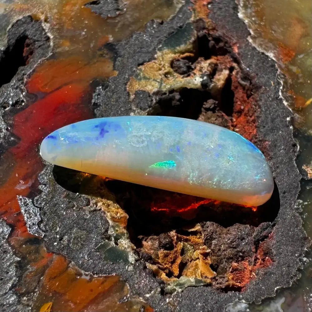 Lightning Ridge Opal 3.2carat Solid Hand - Cut