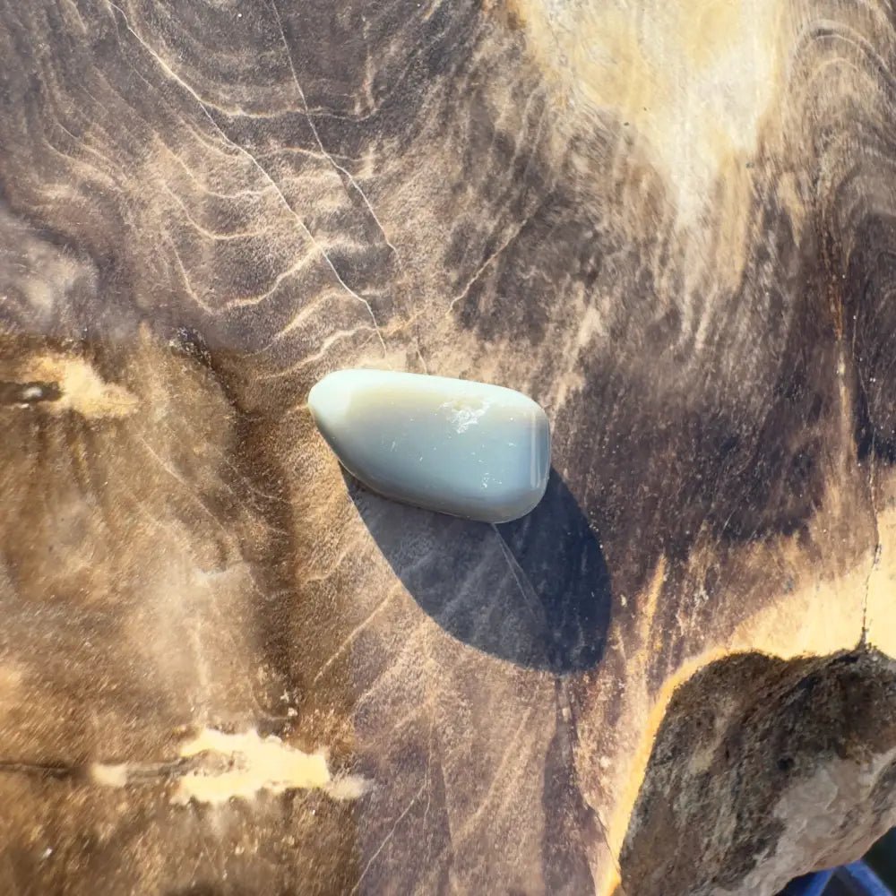 Lightning Ridge Opal Semi Black 1.8carat Solid Hand - Cut