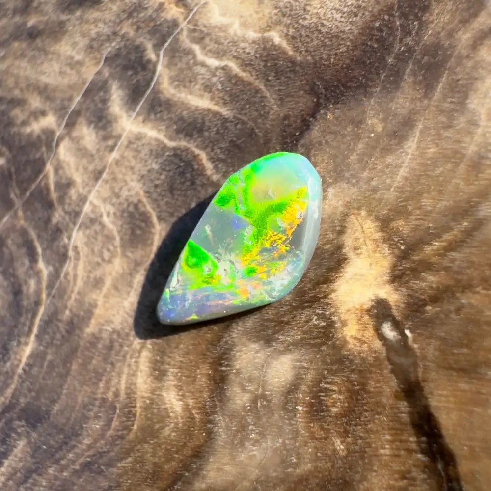 Lightning Ridge Semi Black Opal 0.4carat Solid Hand - Cut
