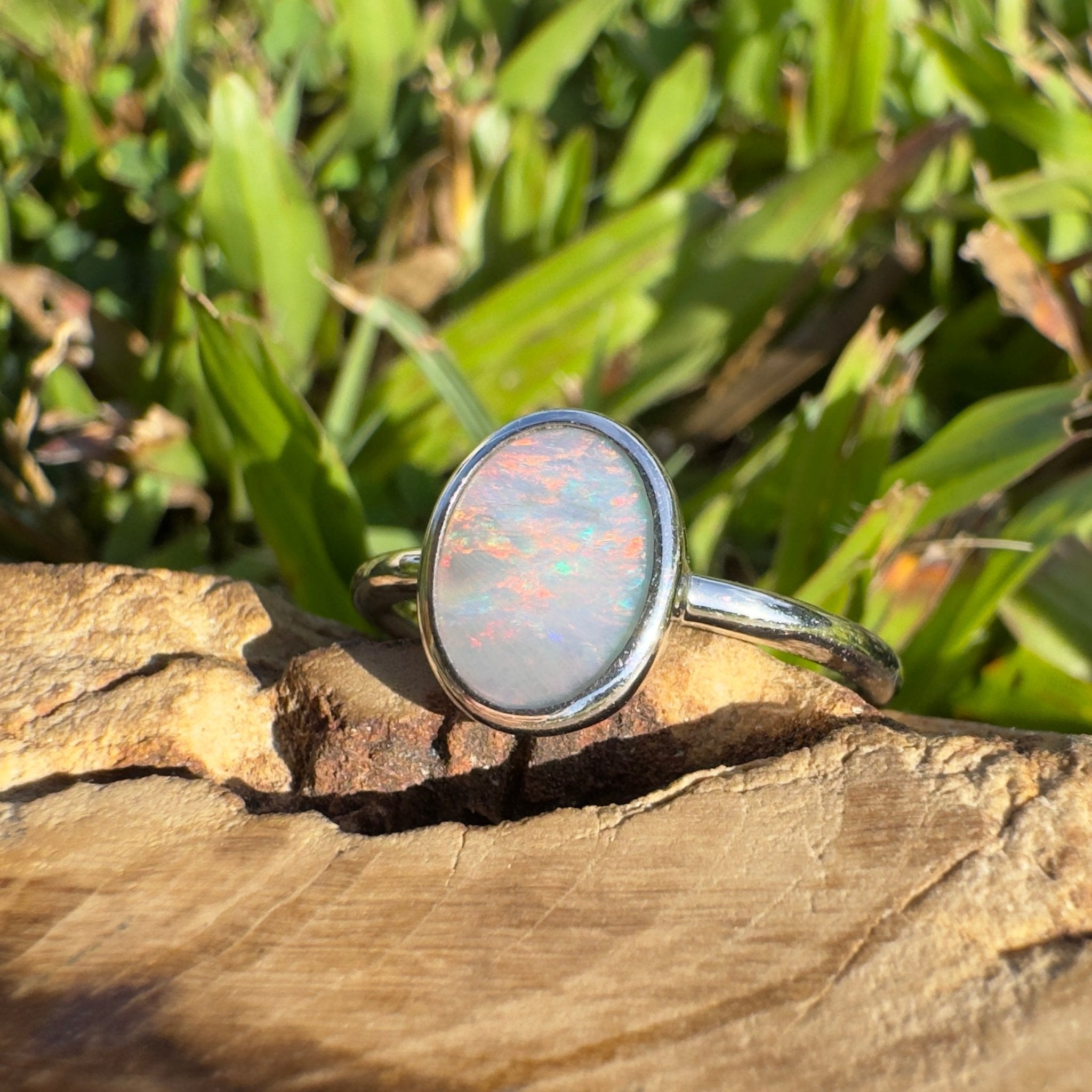 Mintabie Ridge Flame – 1ct Mintabie Opal Ring