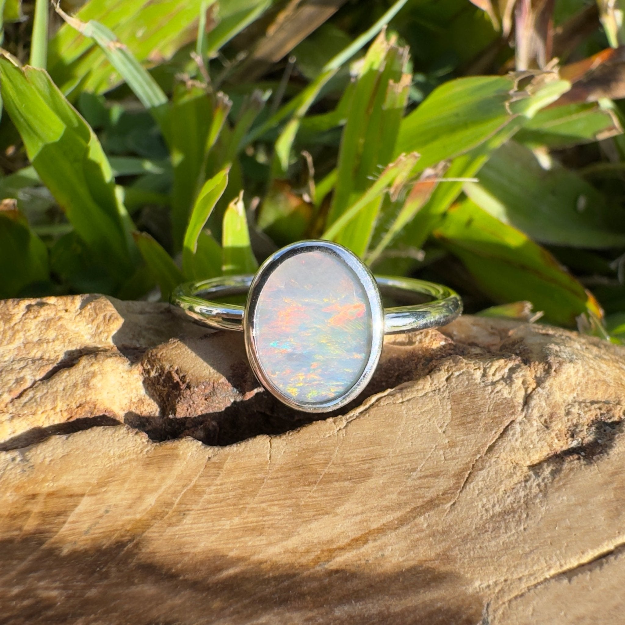 Mintabie Ridge Flame – 1ct Mintabie Opal Ring