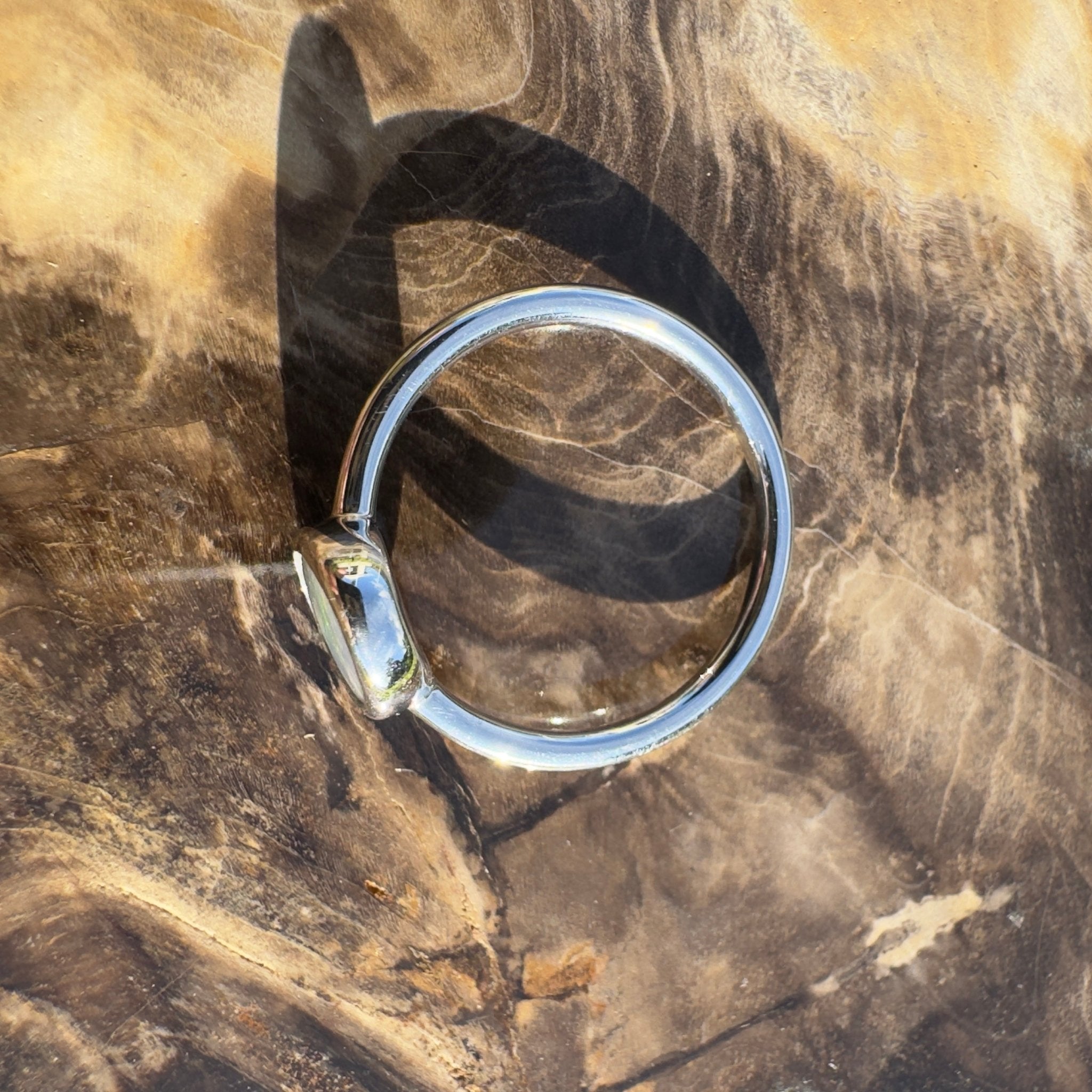 Mintabie Ridge Flame – 1ct Mintabie Opal Ring