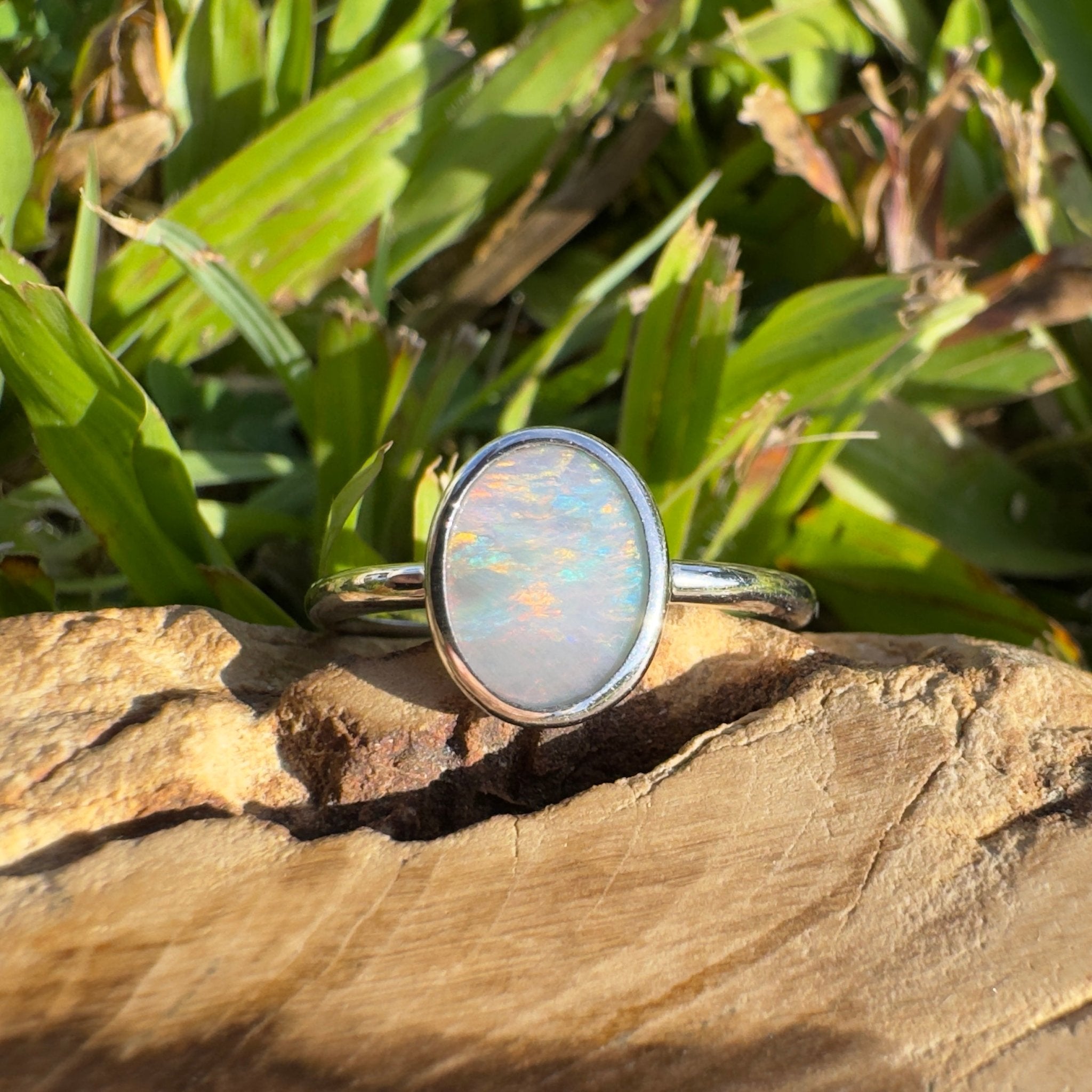 Mintabie Ridge Flame – 1ct Mintabie Opal Ring