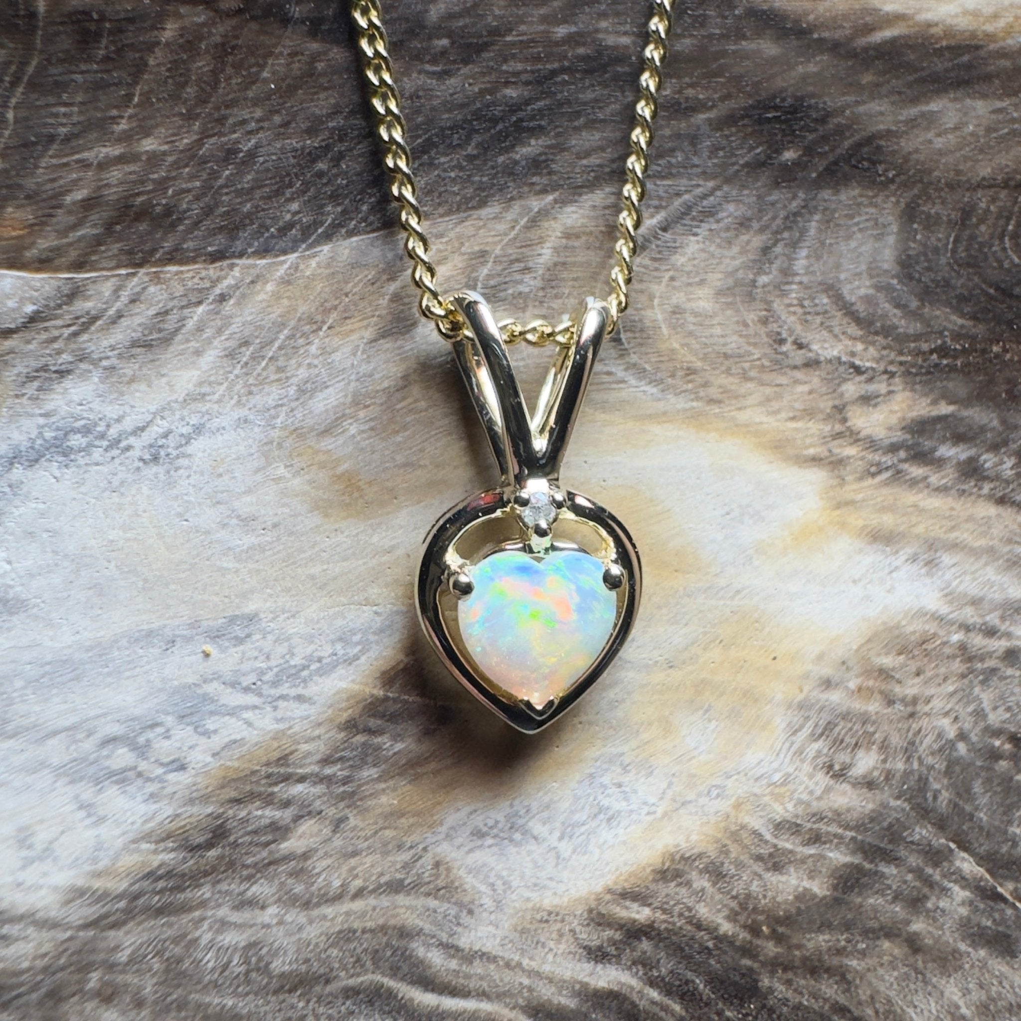 Mundi Mundi Love ~ 9ct Solid Yellow Gold 0.4ct Coober Pedy Opal Pendant