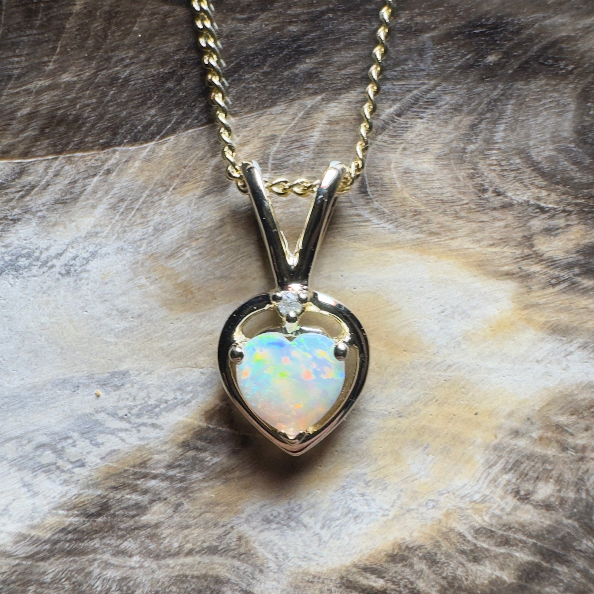 Mundi Mundi Love ~ 9ct Solid Yellow Gold 0.4ct Coober Pedy Opal Pendant