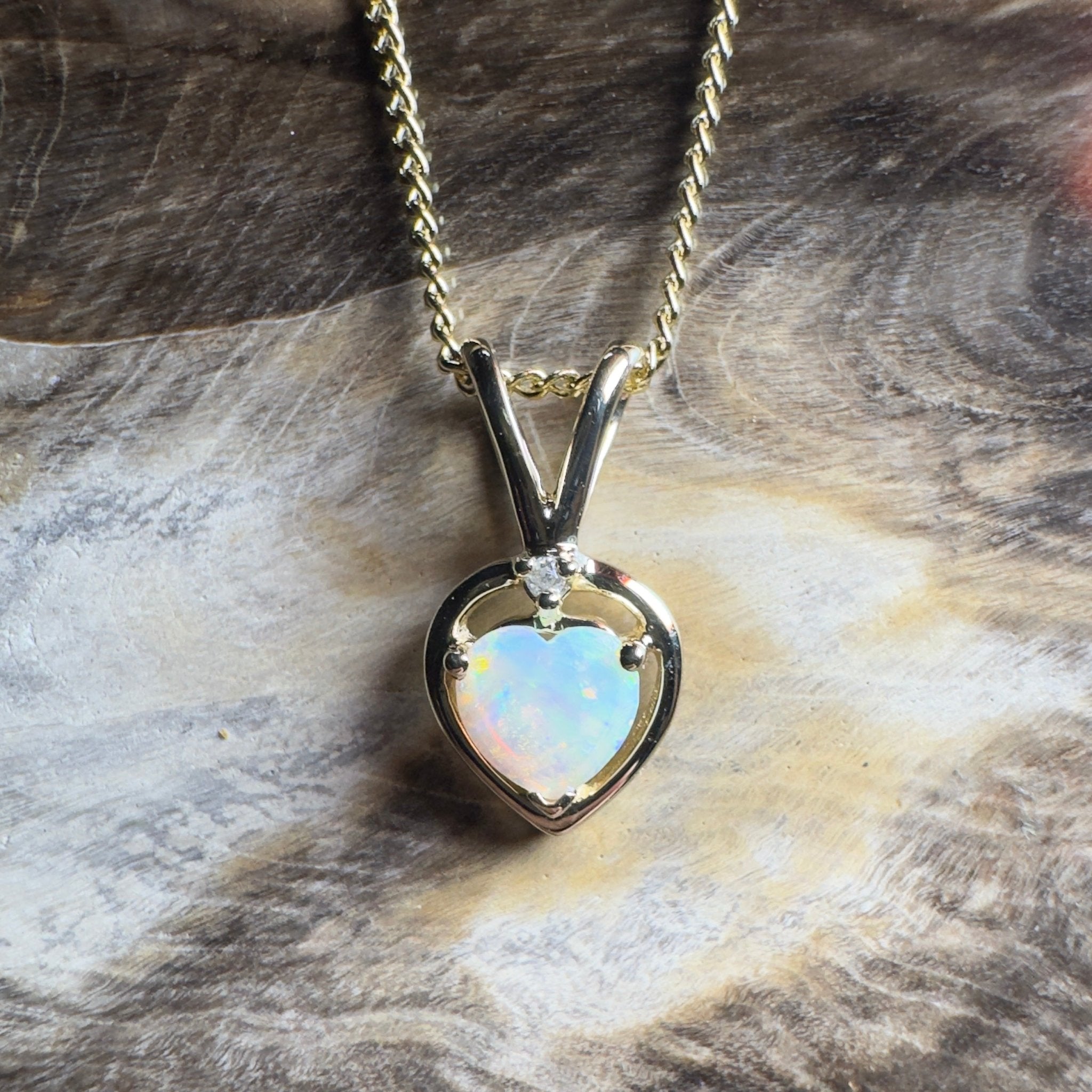 Mundi Mundi Love ~ 9ct Solid Yellow Gold 0.4ct Coober Pedy Opal Pendant