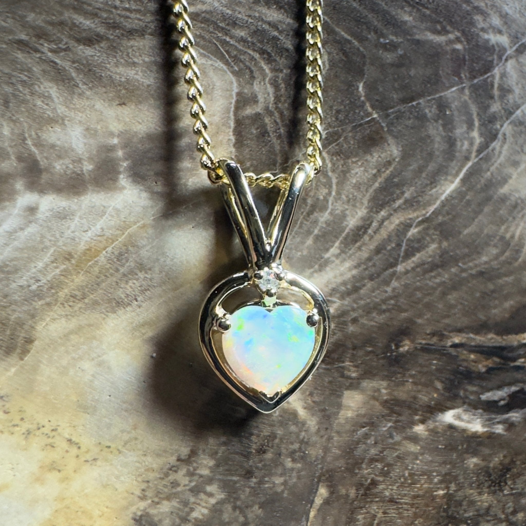Mundi Mundi Love ~ 9ct Solid Yellow Gold 0.4ct Coober Pedy Opal Pendant