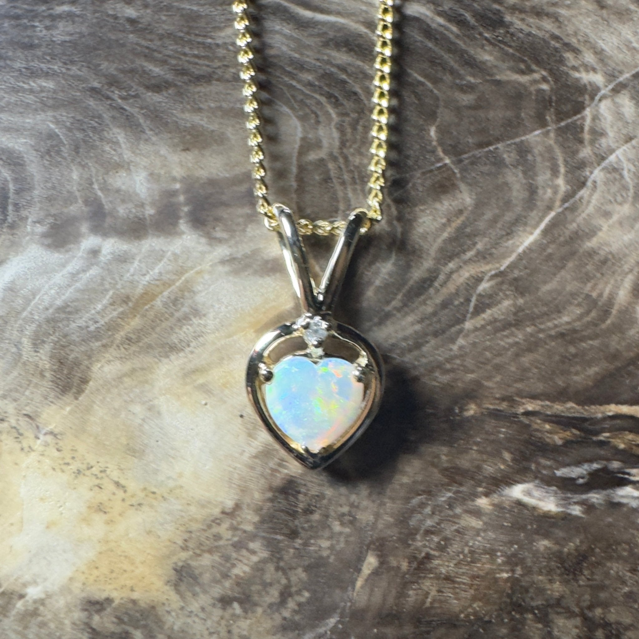 Mundi Mundi Love ~ 9ct Solid Yellow Gold 0.4ct Coober Pedy Opal Pendant