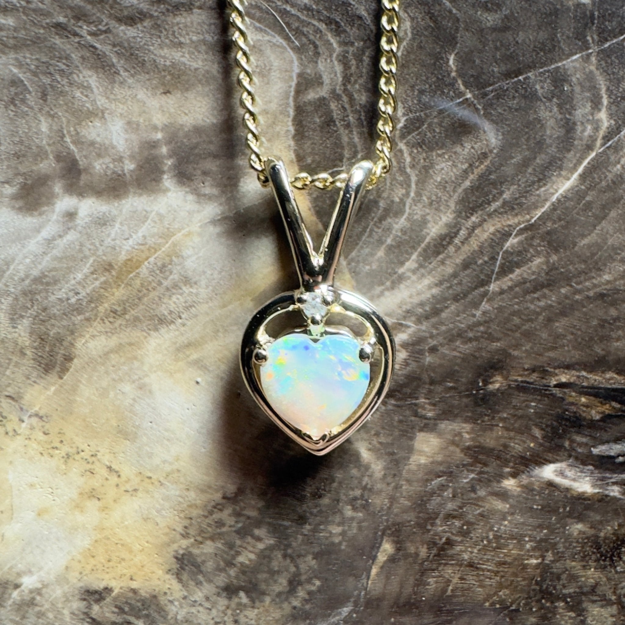 Mundi Mundi Love ~ 9ct Solid Yellow Gold 0.4ct Coober Pedy Opal Pendant