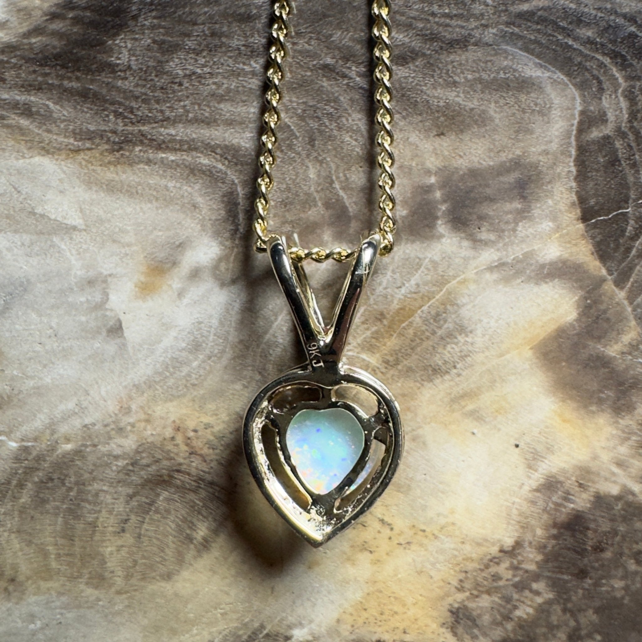 Mundi Mundi Love ~ 9ct Solid Yellow Gold 0.4ct Coober Pedy Opal Pendant