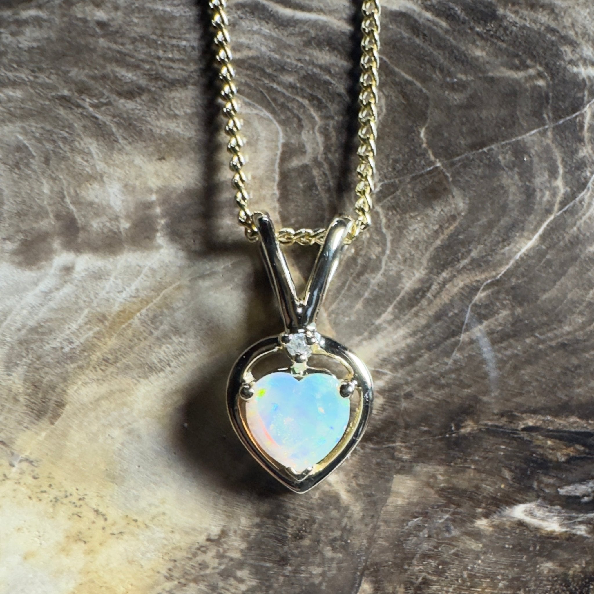 Mundi Mundi Love ~ 9ct Solid Yellow Gold 0.4ct Coober Pedy Opal Pendant