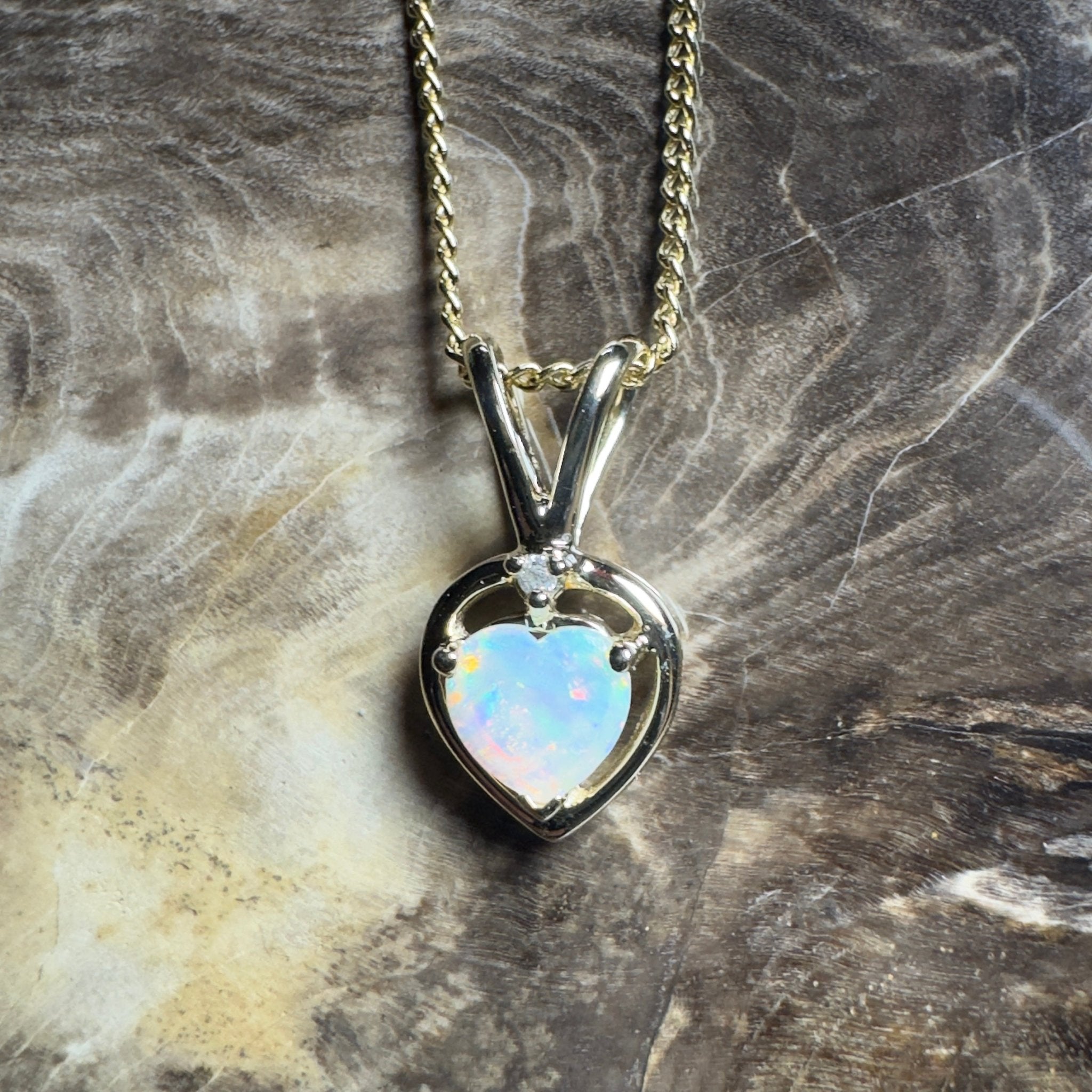 Mundi Mundi Love ~ 9ct Solid Yellow Gold 0.4ct Coober Pedy Opal Pendant