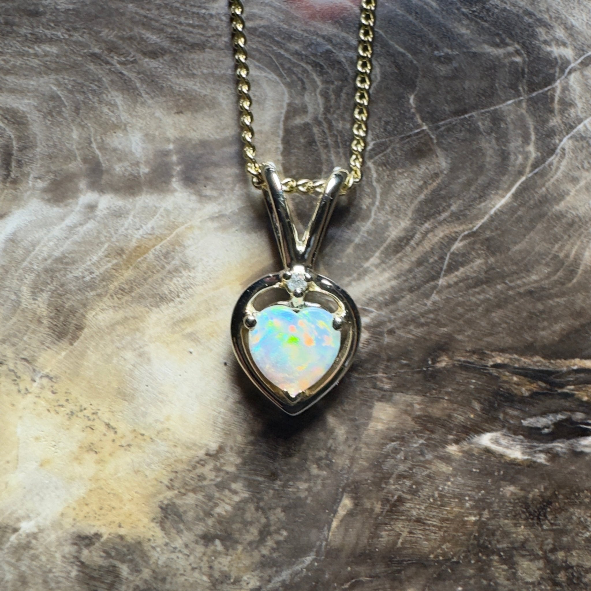 Mundi Mundi Love ~ 9ct Solid Yellow Gold 0.4ct Coober Pedy Opal Pendant