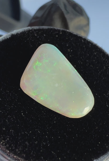 Lightning Ridge Opal 2.4carat Solid Hand-Cut Luxury