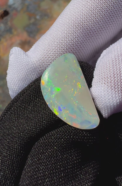 Lightning Ridge Semi Black Opal 3.0carat Solid Hand-Cut Luxury