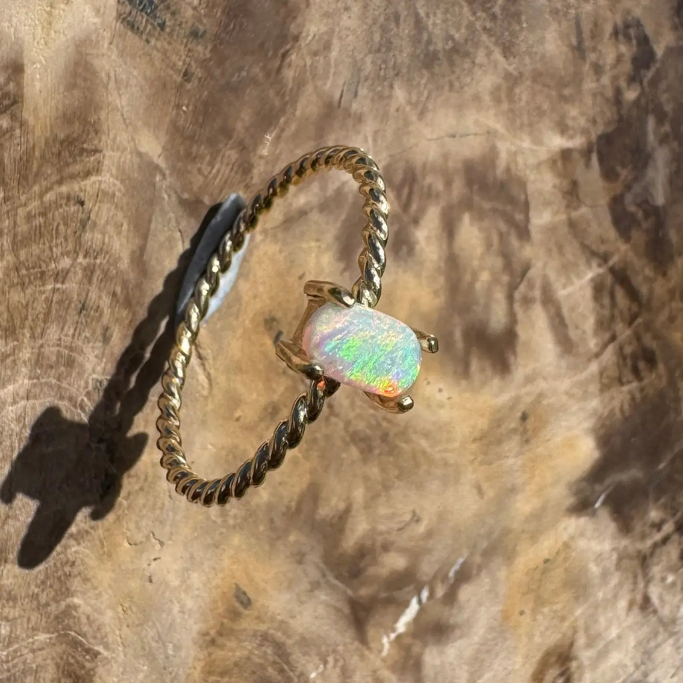 Gold twisted ring featuring a stunning 0.5ct Coober Pedy Opal in Yellow Gold