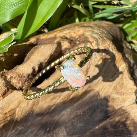 Gold twisted band ring featuring a 0.5 carat Coober Pedy opal from the Red Centre Sunsets collection