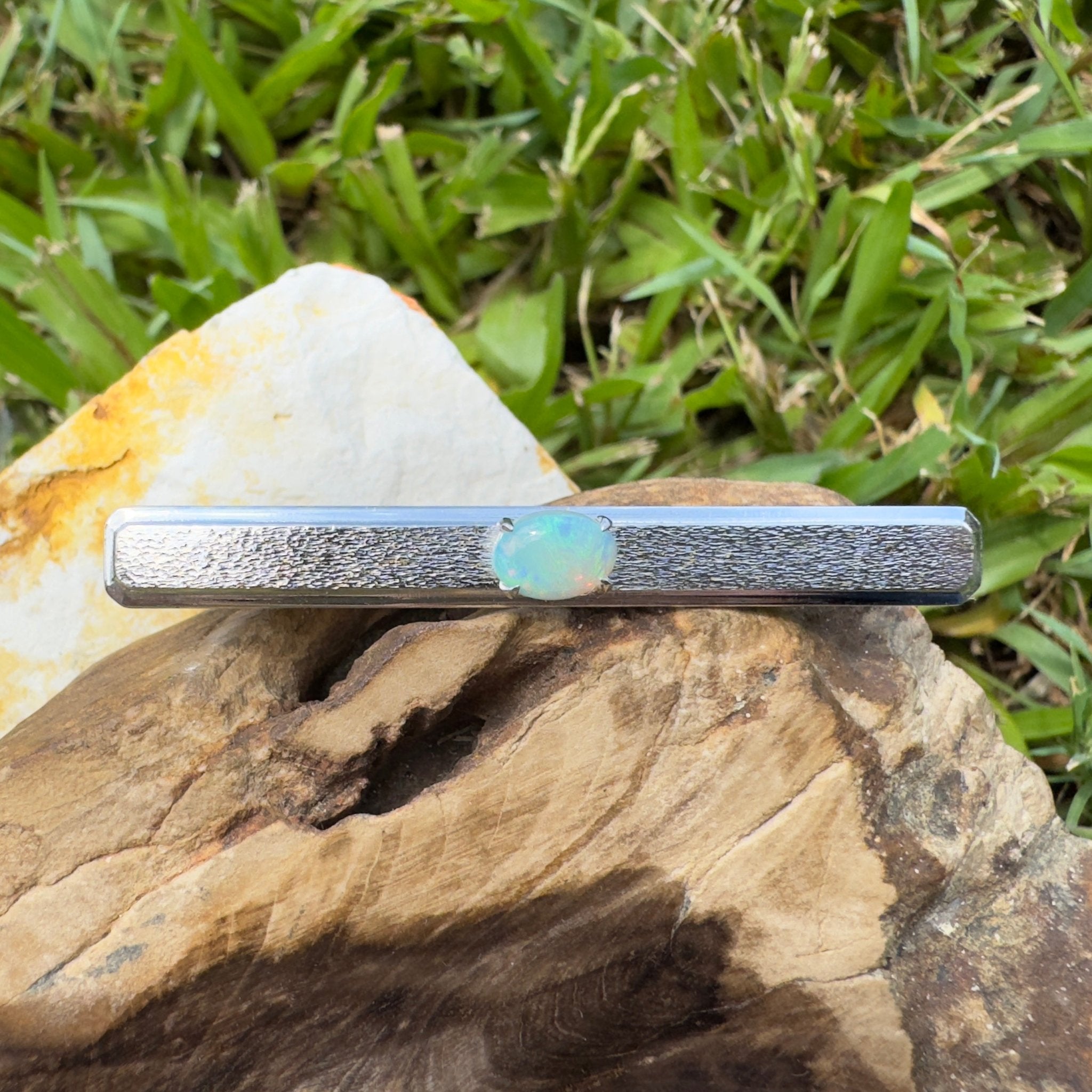 Tasman Current - 0.6ct Lightning Ridge Opal 925 Silver Tie Clip