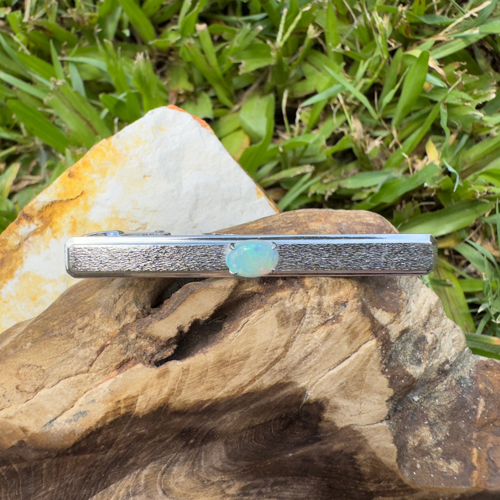 Tasman Current - 0.6ct Lightning Ridge Opal 925 Silver Tie Clip