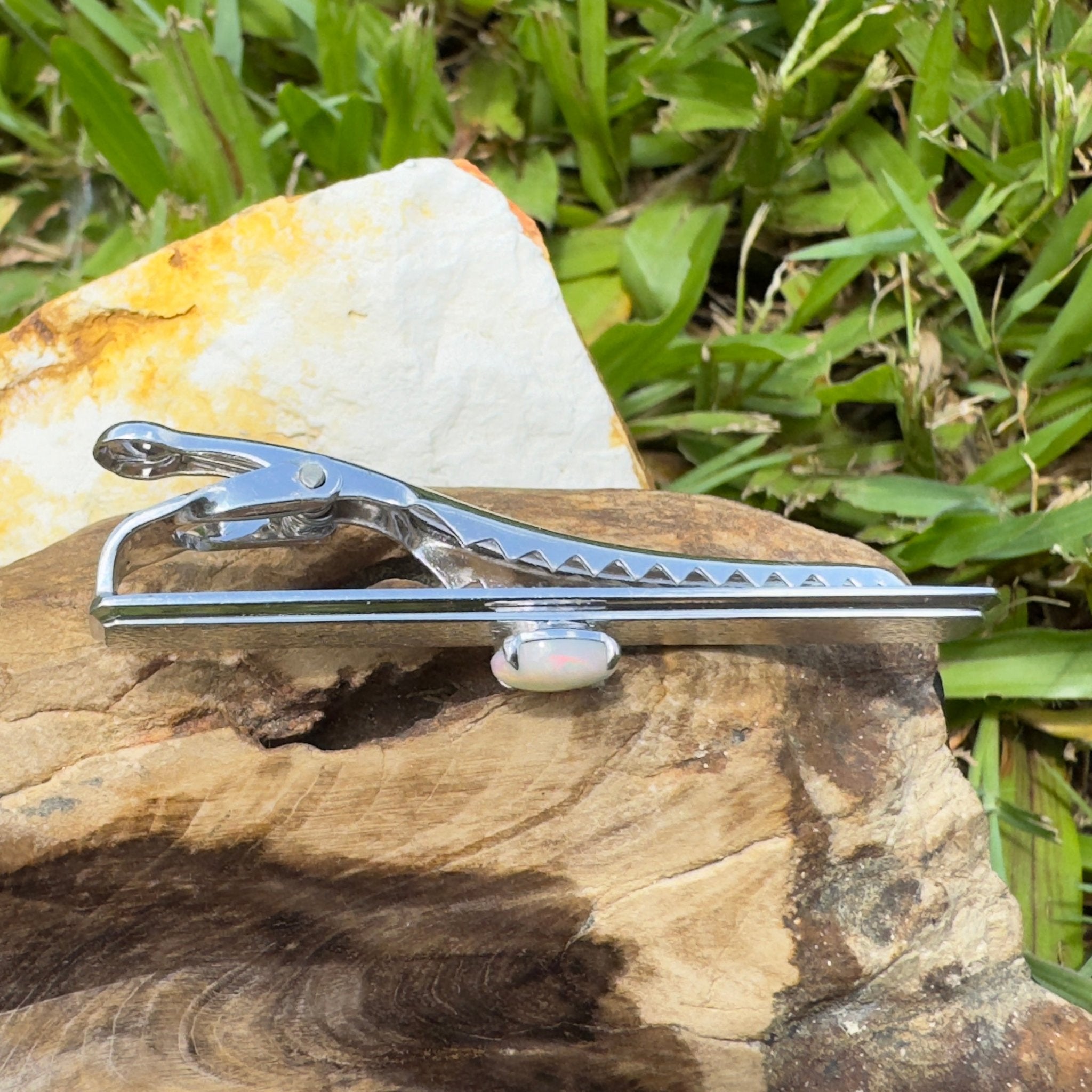 Tasman Current - 0.6ct Lightning Ridge Opal 925 Silver Tie Clip