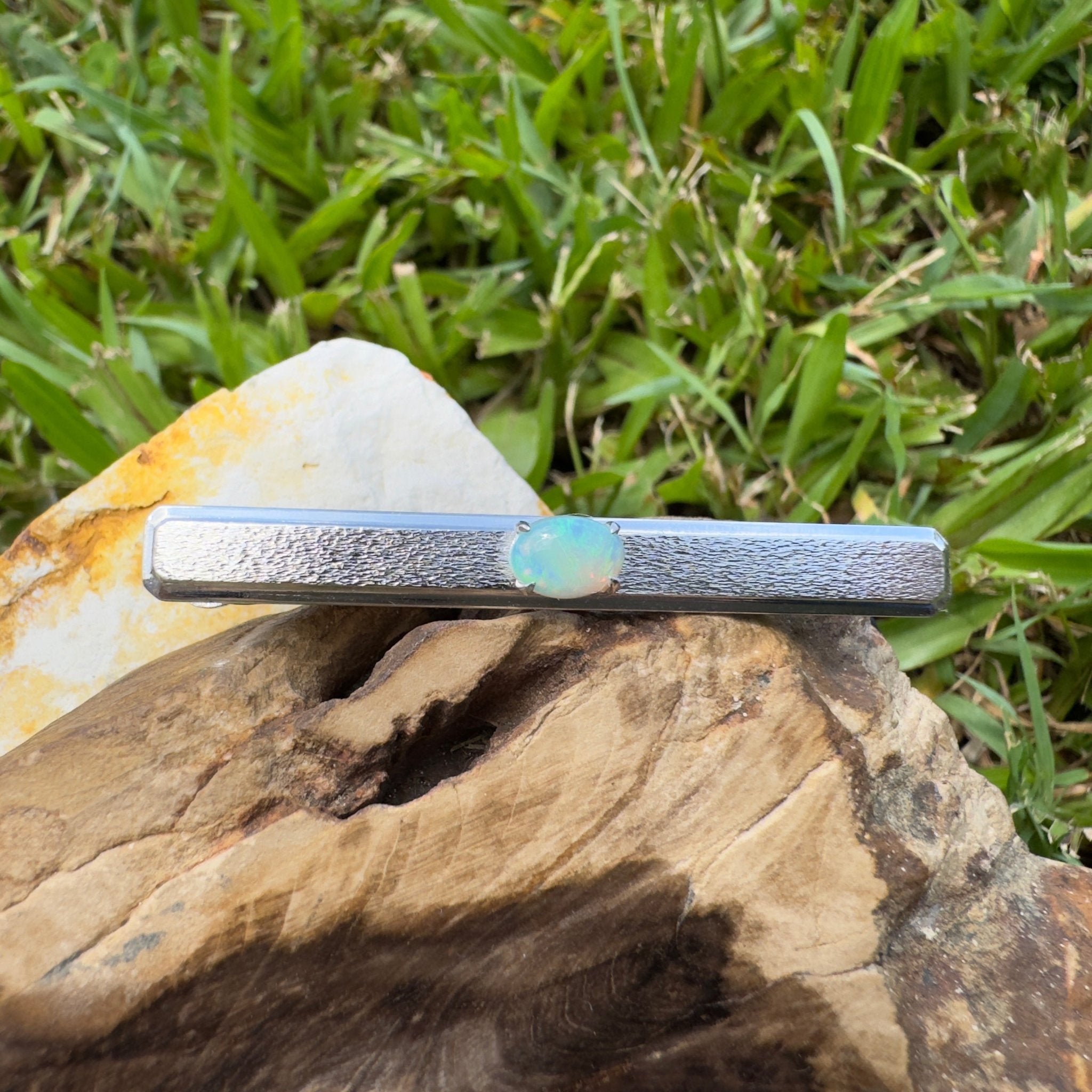 Tasman Current - 0.6ct Lightning Ridge Opal 925 Silver Tie Clip