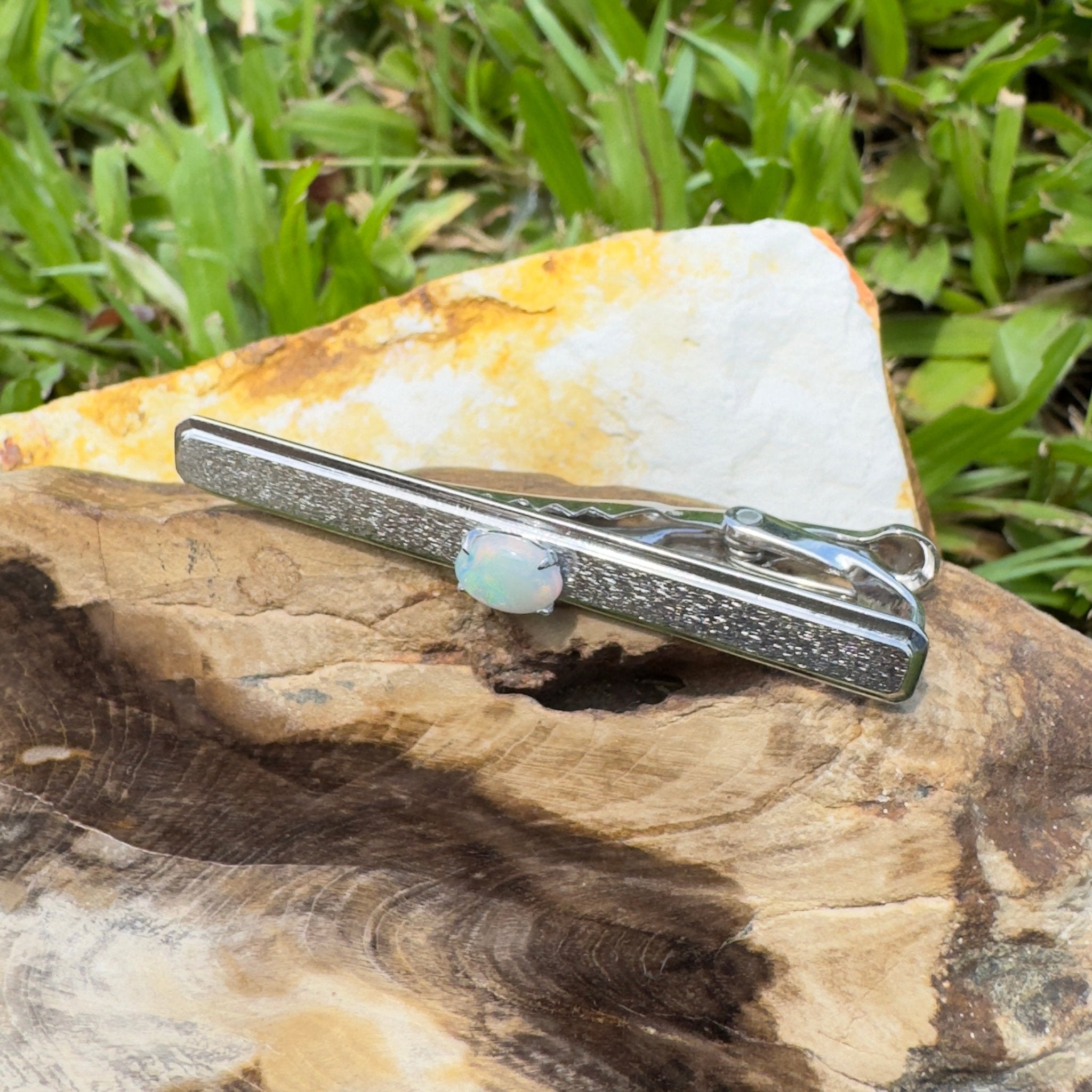 Tasman Current - 0.6ct Lightning Ridge Opal 925 Silver Tie Clip