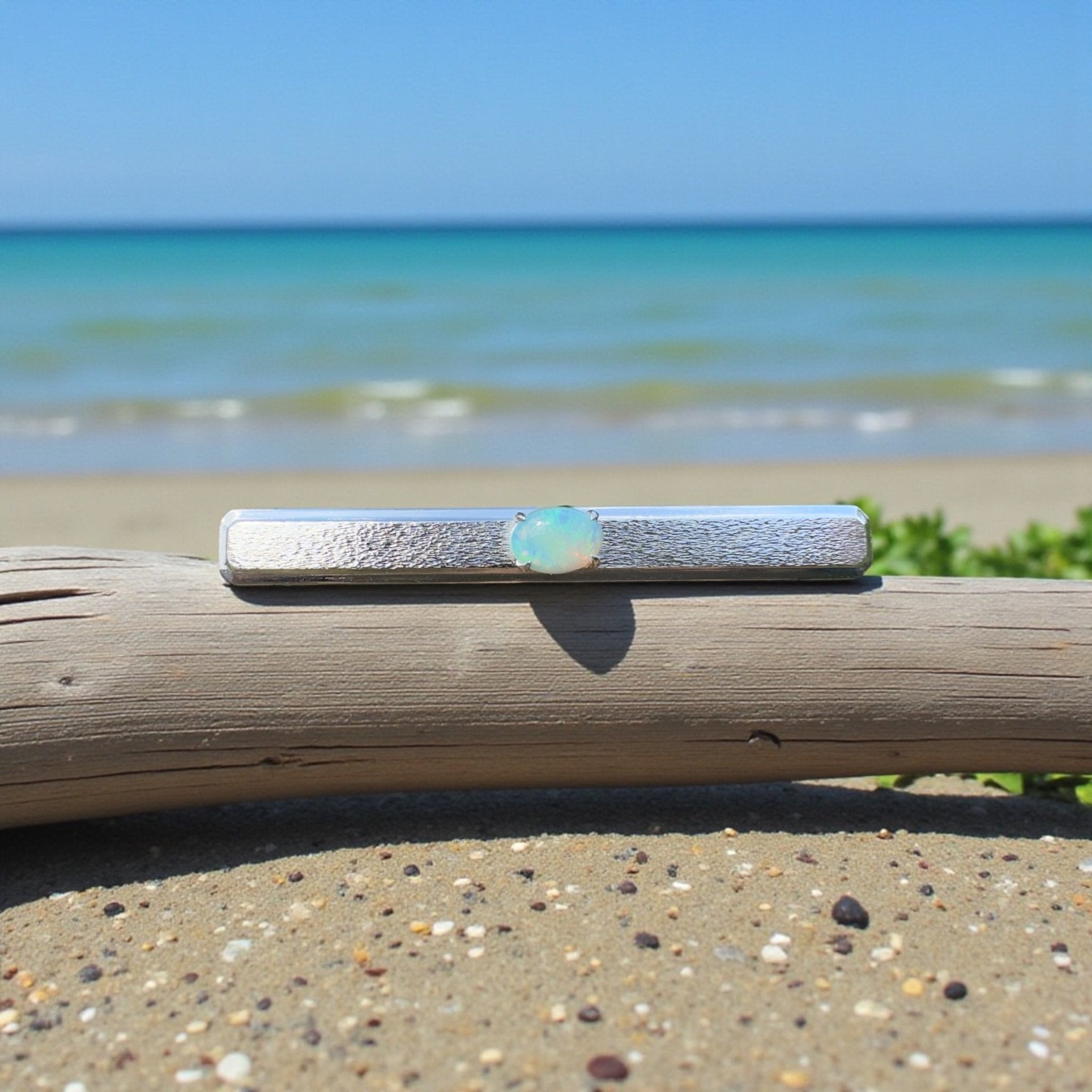 Tasman Current - 0.6ct Lightning Ridge Opal 925 Silver Tie Clip