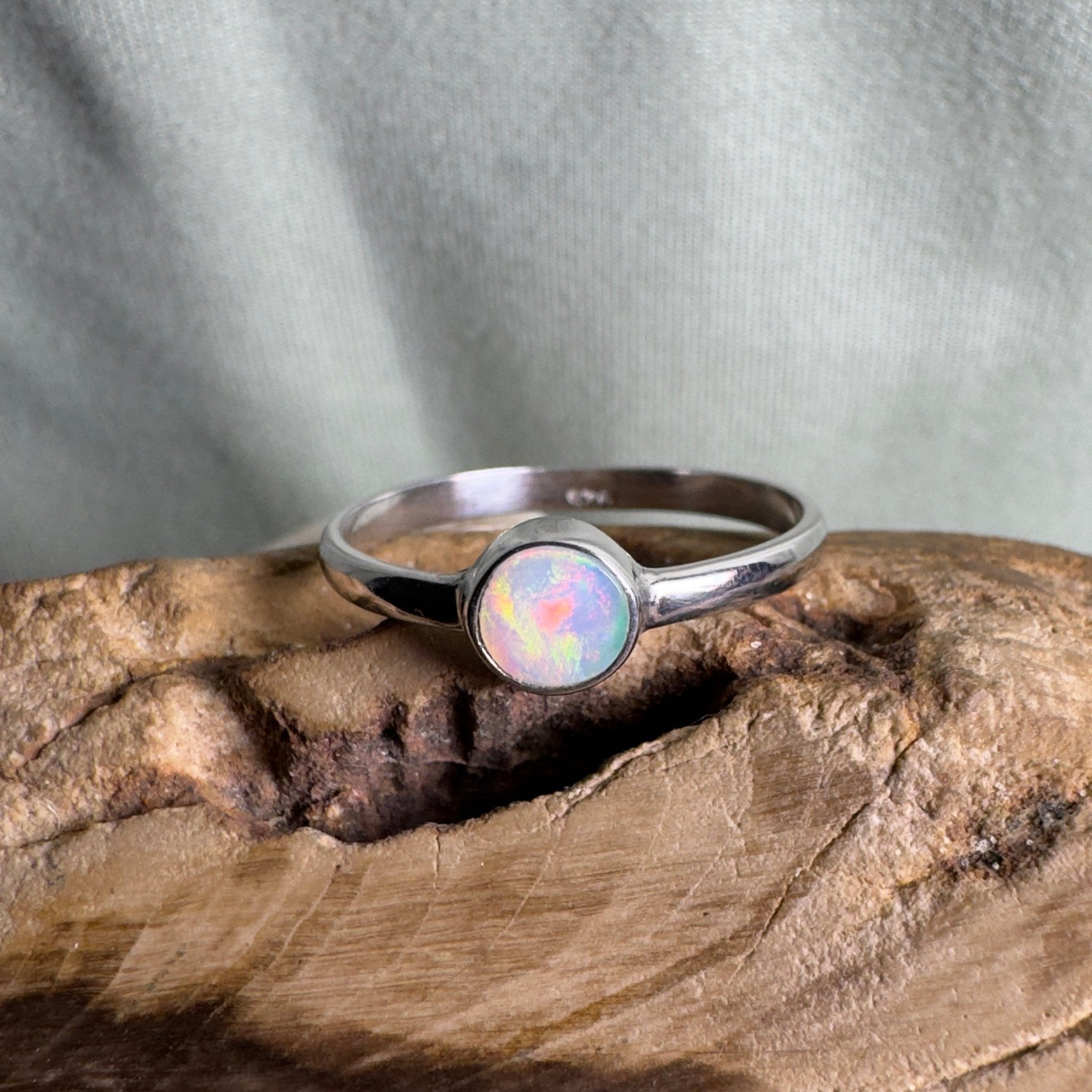 Warrumbungle Range Firefield – 0.7ct Solid Lightning Ridge Opal 925 Sterling Silver Ring