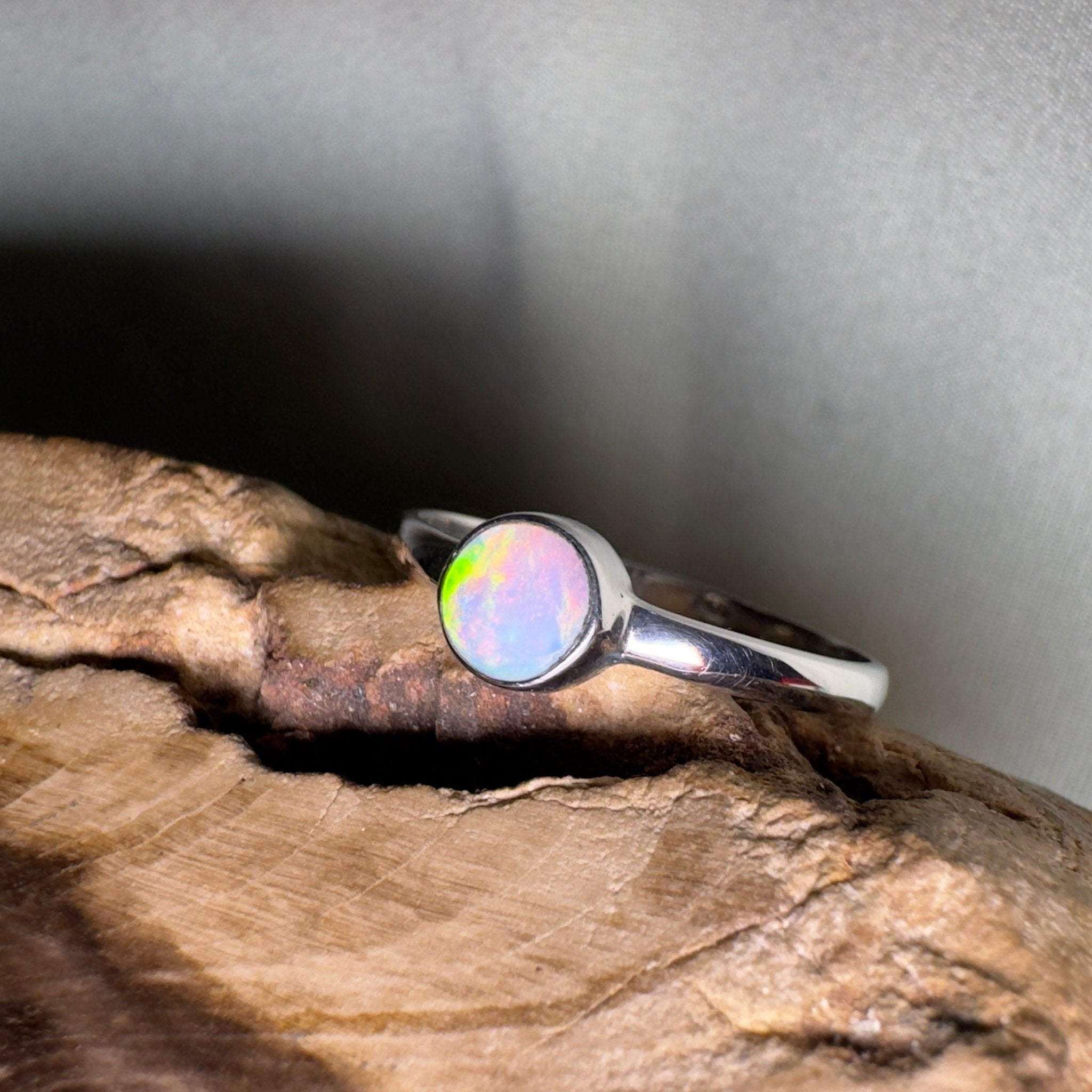 Warrumbungle Range Firefield – 0.7ct Solid Lightning Ridge Opal 925 Sterling Silver Ring